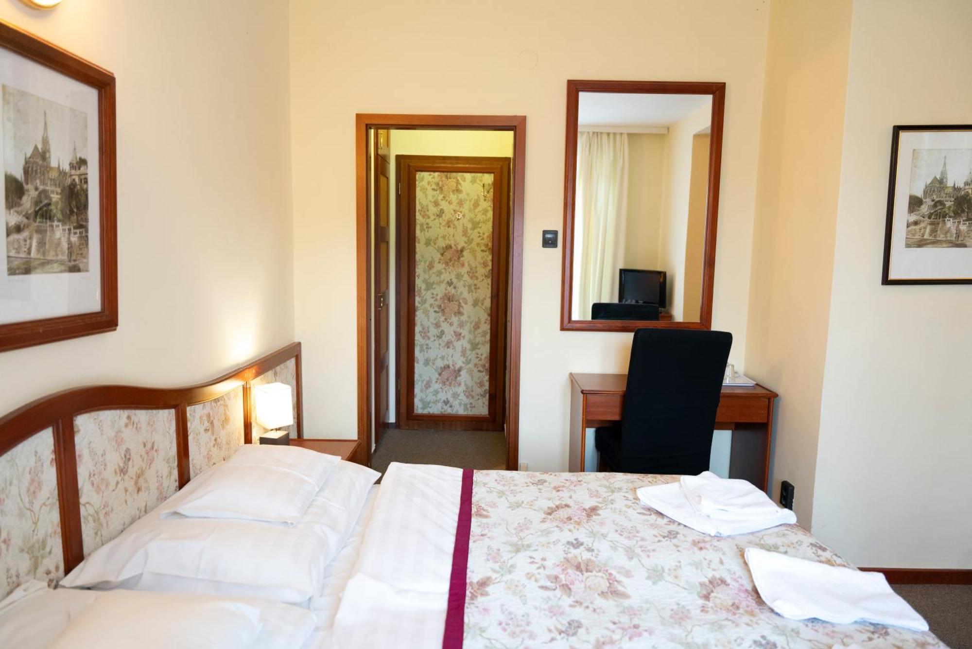 Hotel Bobbio Budapest Eksteriør bilde